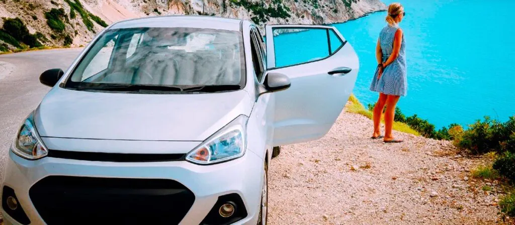 Салон арендованного автомобиля в Таиланде: правый руль и левостороннее движение