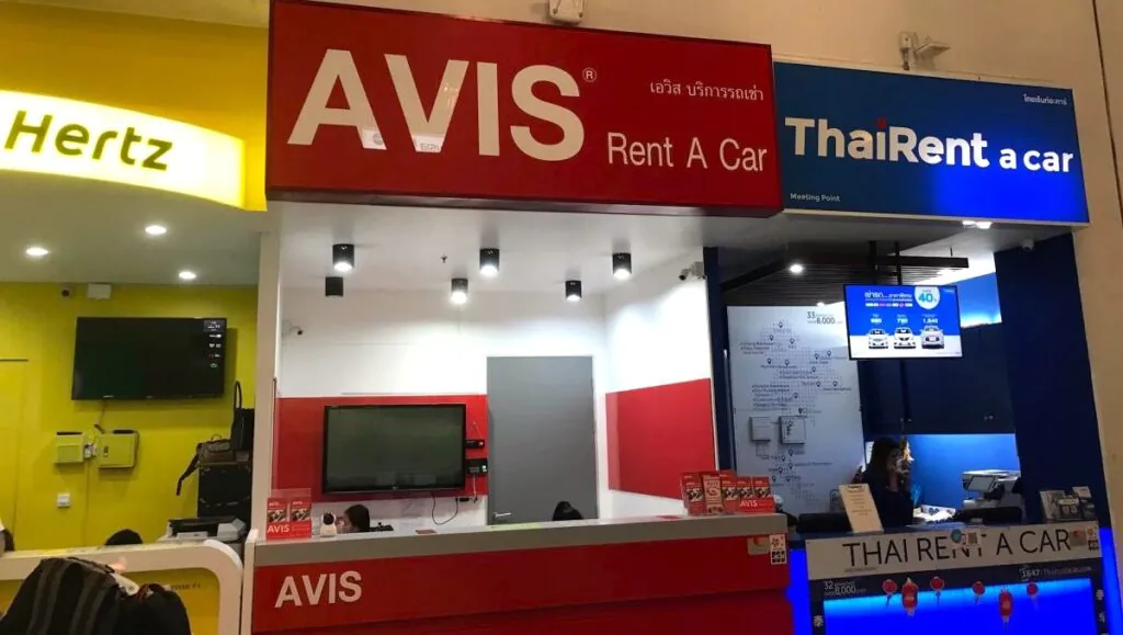 Стойки международных компаний по аренде автомобилей в аэропорту Таиланда