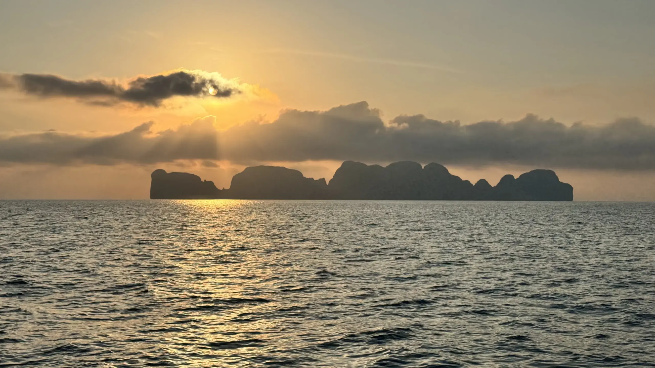 Ранний выезд: как застать Симиланы или Пхи-Пхи без толп туристов